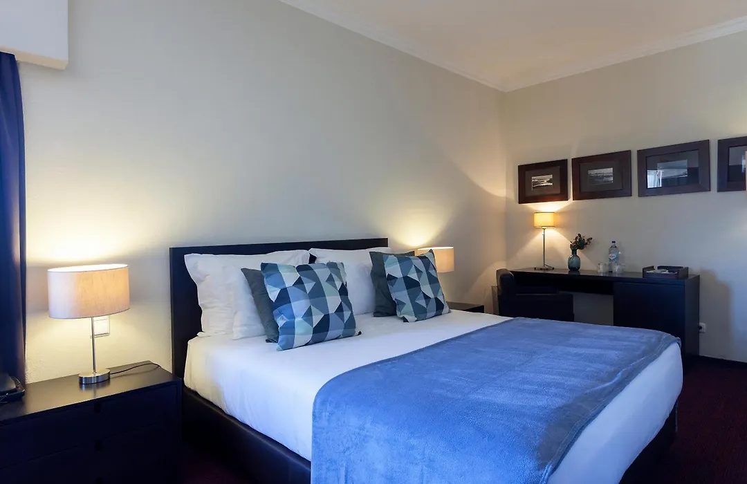 Carcavelos Beach Hotel-1